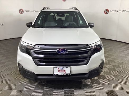 Used 2025 Subaru Forester Premium image 2