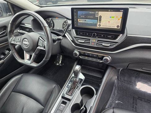 Used 2023 Nissan Altima 2.5 SR w/ SR Premium Package image 13