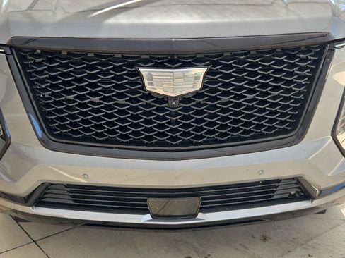 Used 2025 Cadillac Escalade ESV Sport Platinum w/ LPO, ONYX Package AWD/4WD image 5
