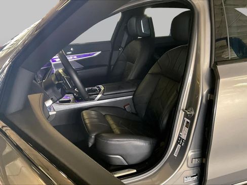 Certified 2024 BMW 760i xDrive AWD/4WD image 7