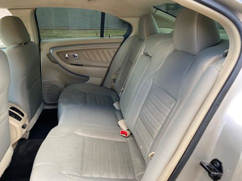 Used 2018 Ford Taurus SE FWD image 40