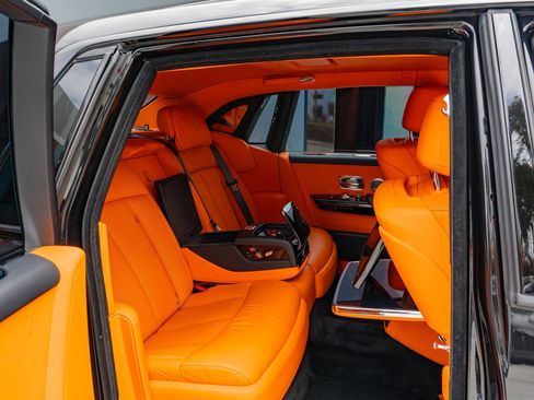 Used 2018 Rolls-Royce Phantom Sedan RWD image 55
