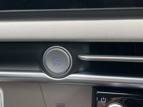 Certified 2025 Hyundai Tucson Limited image 16