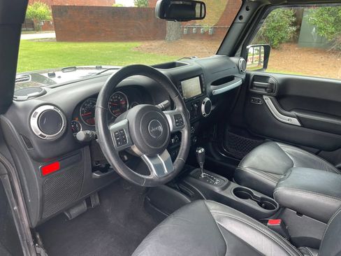 Used 2016 Jeep Wrangler Unlimited Rubicon AWD/4WD image 11