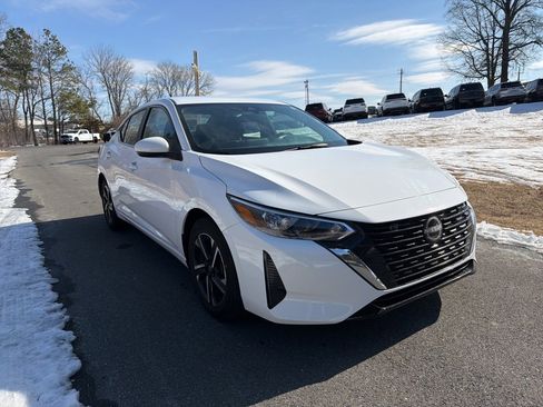 Used 2024 Nissan Sentra SV image 3
