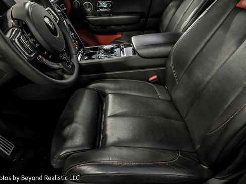Used 2021 Rolls-Royce Cullinan Black Badge image 24