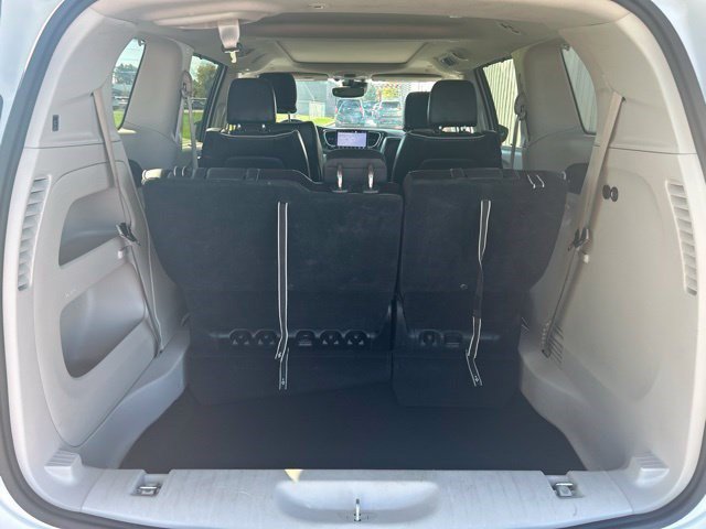 Used 2023 Chrysler Pacifica Limited FWD image 33