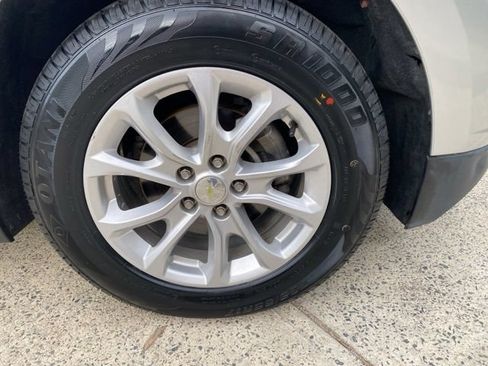 Used 2018 Chevrolet Equinox LT FWD image 26