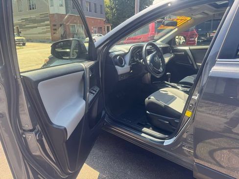 Used 2016 Toyota RAV4 XLE AWD/4WD image 9