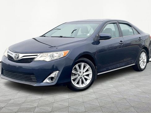 Used 2014 Toyota Camry XLE w/ Leather Package image 2