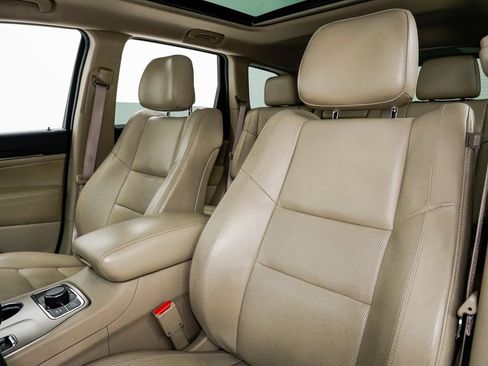 Used 2014 Jeep Grand Cherokee Limited w/ Luxury Group II image 10