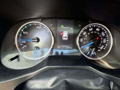 Used 2021 Toyota RAV4 XLE w/ Convenience Package image 17