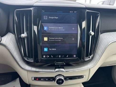 Used 2023 Volvo XC60 B5 Plus image 27