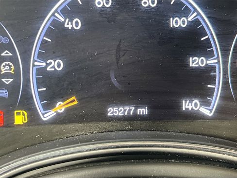 Used 2021 Jeep Grand Cherokee Limited w/ Quick Order Package 2GK 80th image 12