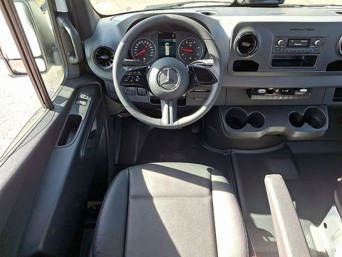 Used 2025 Mercedes-Benz Sprinter 2500 image 11