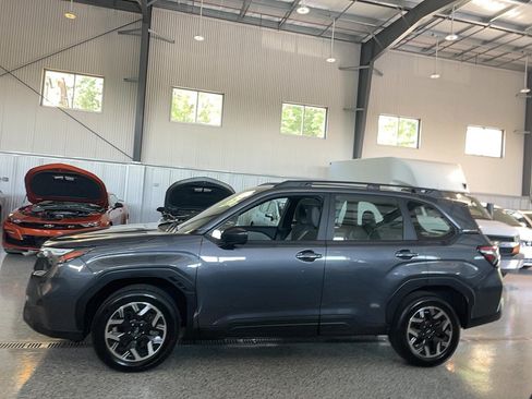 Used 2025 Subaru Forester AWD/4WD image 4