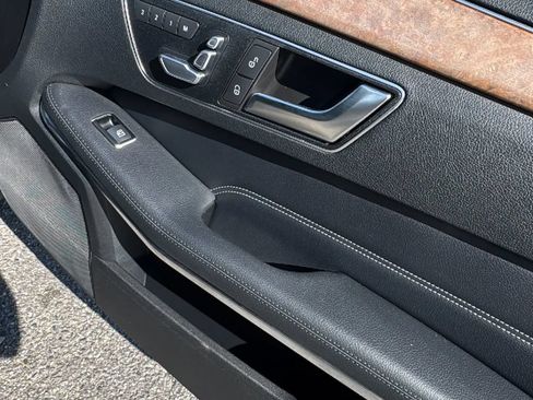 Used 2014 Mercedes-Benz E 350 4MATIC Sedan image 25