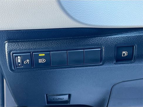 Used 2022 Toyota Corolla LE image 10