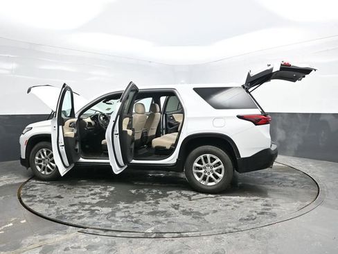 Used 2023 Chevrolet Traverse LS image 43