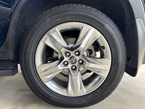 Used 2018 Toyota Highlander Limited AWD/4WD image 27