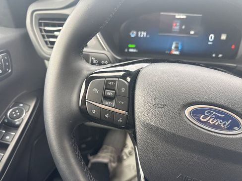 Used 2025 Ford Escape Platinum w/ Premium Technology Package image 34