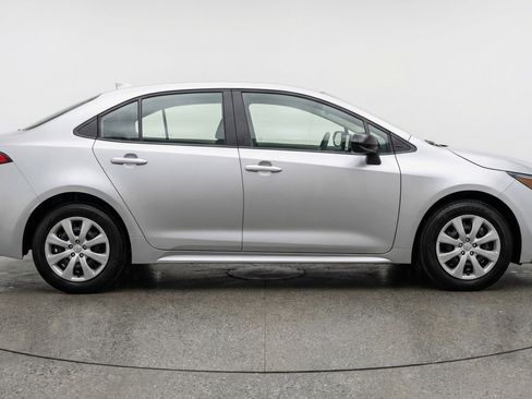Used 2025 Toyota Corolla LE image 11