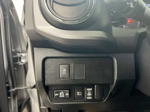 Used 2021 Toyota Tacoma TRD Off-Road AWD/4WD image 18