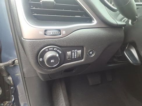 Used 2019 Jeep Cherokee Latitude Plus w/ Comfort/Convenience Group AWD/4WD image 4