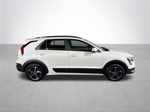 Certified 2025 Kia Niro EX FWD image 6