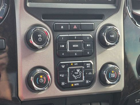 Used 2015 Ford F250 Platinum w/ Snow Plow Prep Package AWD/4WD image 19