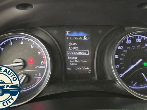 Used 2020 Toyota Camry LE FWD image 11