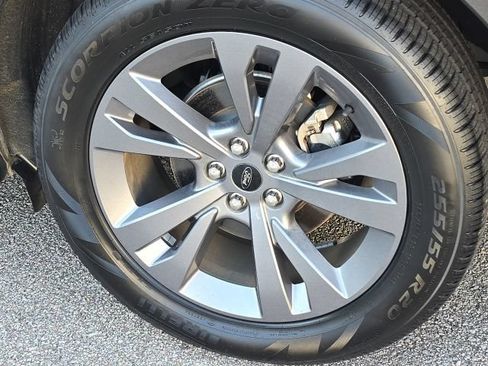 Used 2023 Ford Explorer XLT w/ Equipment Group 202A RWD image 13