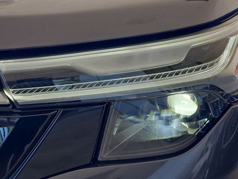 Certified 2025 Subaru Forester Touring AWD/4WD image 39