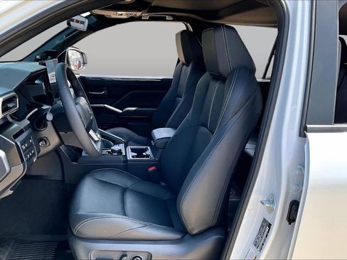 Used 2026 Toyota 4Runner Limited AWD/4WD image 8