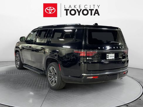 Used 2024 Jeep Wagoneer L Series II image 4