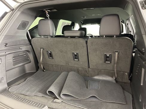 Used 2025 Chevrolet Traverse LT image 21