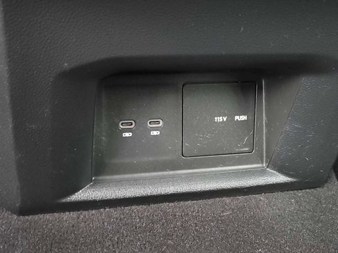 Used 2022 Volkswagen Atlas Cross Sport SEL R-Line AWD/4WD image 23