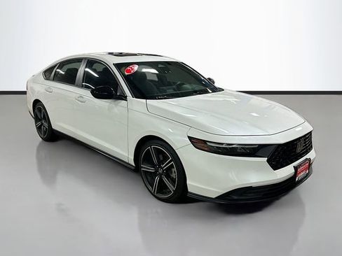 Used 2023 Honda Accord Sport image 3