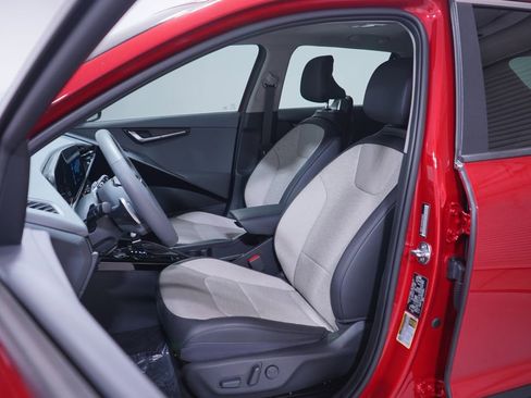 Used 2025 Kia Niro SX Touring image 7