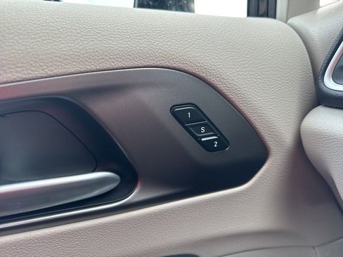 Certified 2024 Chrysler Pacifica Touring-L image 6