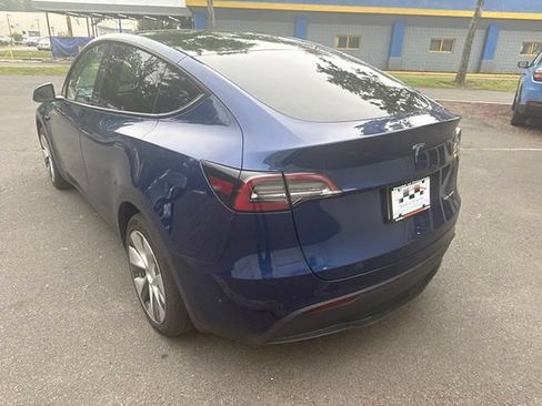 Used 2023 Tesla Model Y Long Range AWD/4WD image 4