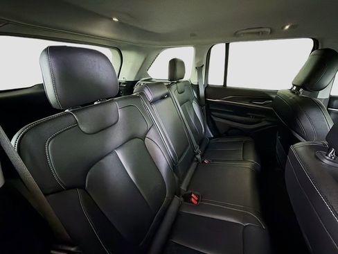 Used 2023 Jeep Grand Cherokee Limited w/ Black Appearance Package image 28