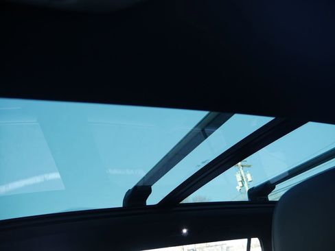 Used 2023 Volkswagen Tiguan SE R-Line image 44