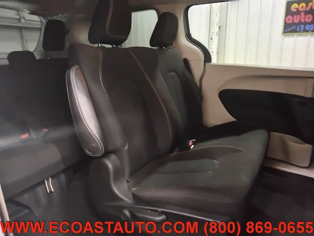 Used 2020 Chrysler Voyager L FWD image 16