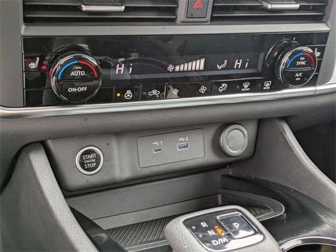 Used 2023 Nissan Rogue SV w/ SV Premium B Package image 24