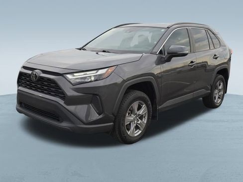 Used 2022 Toyota RAV4 XLE w/ Convenience Package image 3