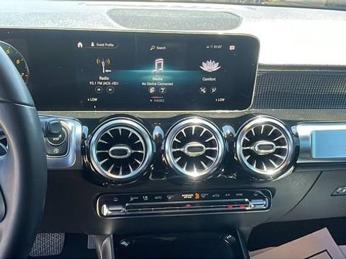 Used 2021 Mercedes-Benz GLB 250 image 15