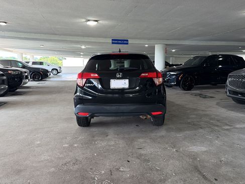 Used 2017 Honda HR-V EX image 6