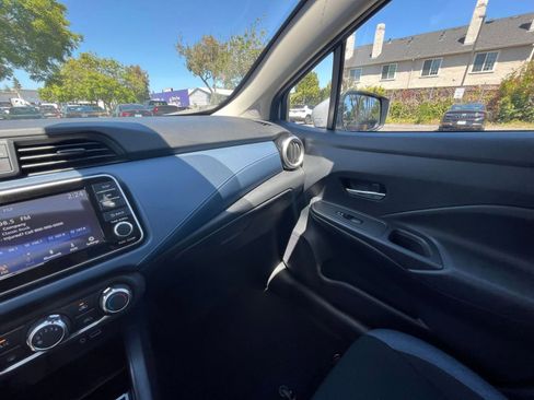 Used 2025 Nissan Versa SV FWD image 33