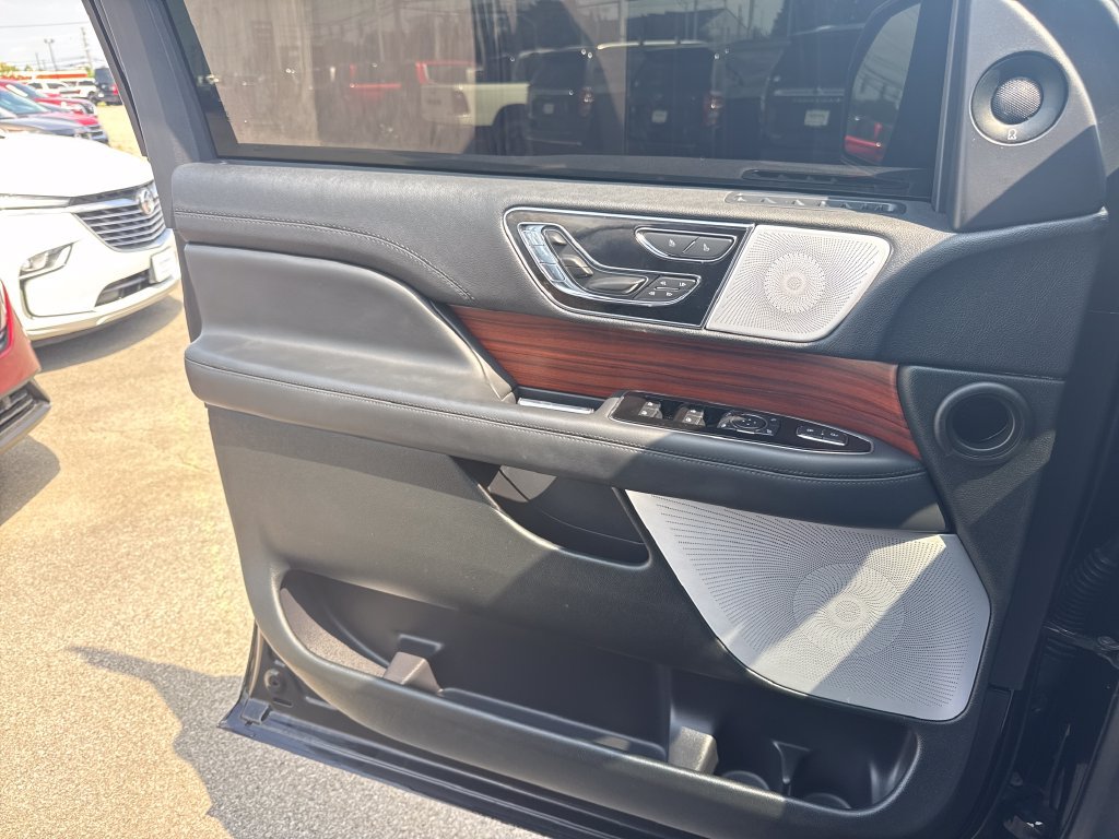 Used 2024 Lincoln Navigator L Reserve AWD/4WD image 12